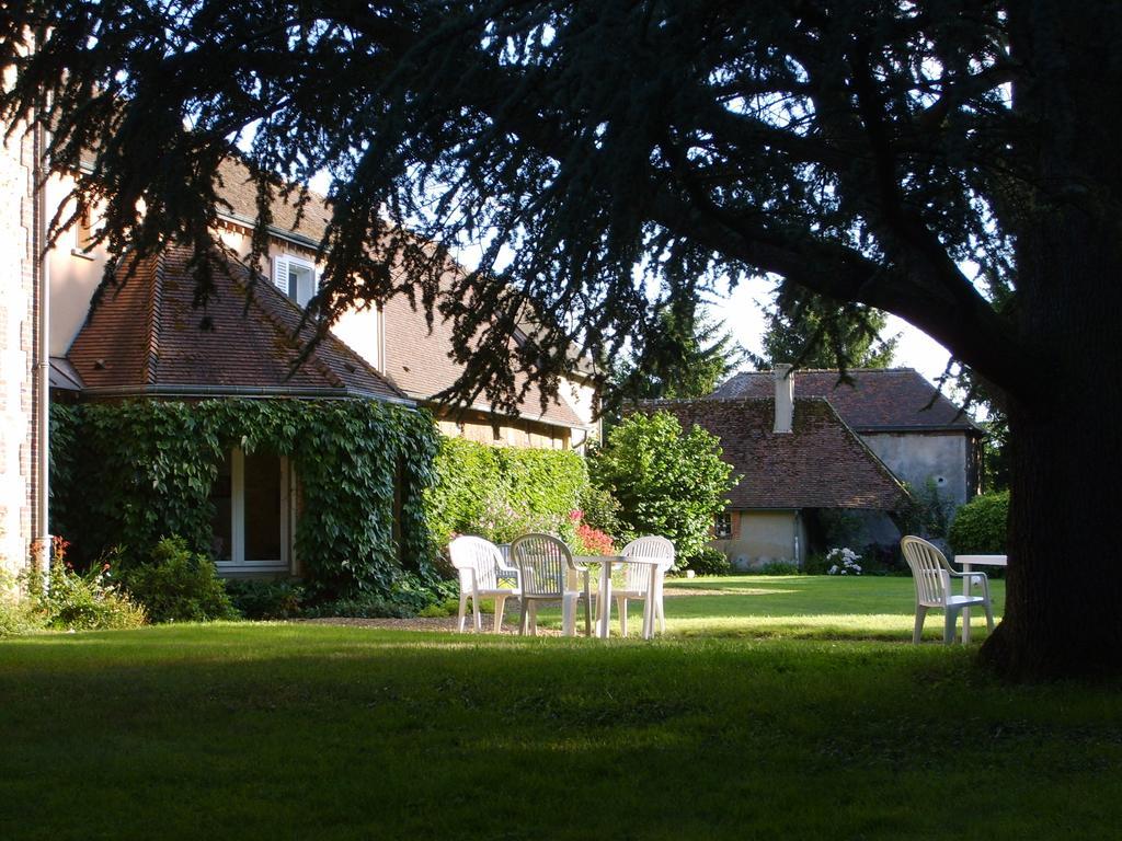 Ferme Du Chateau Bailleau-l'Eveque Exterior photo