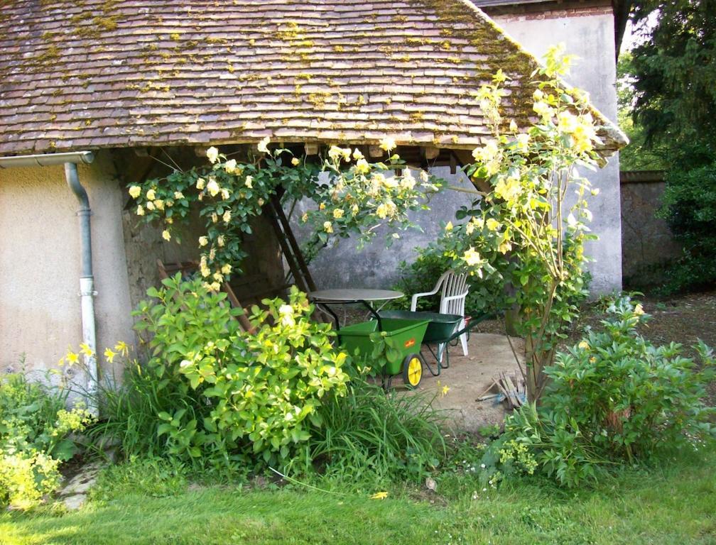 Ferme Du Chateau Bailleau-l'Eveque Exterior photo